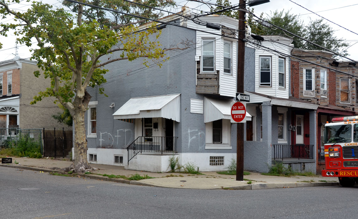 1475 Louis Street — Northwest Corner, September 25, 2011