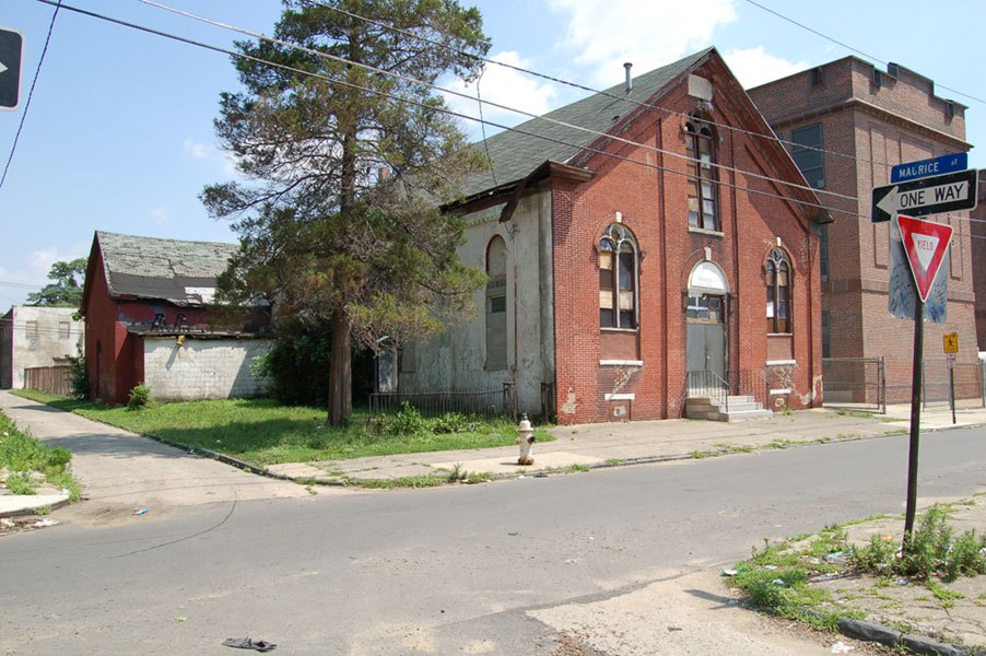 Intersection of Sycamore Street and Maurice Street, 2006