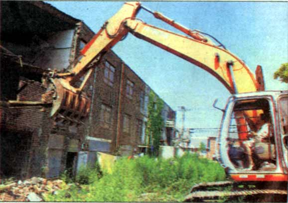 Mayor Gwendolyn Faison operating demolition equipment at Morse Street, July 2004