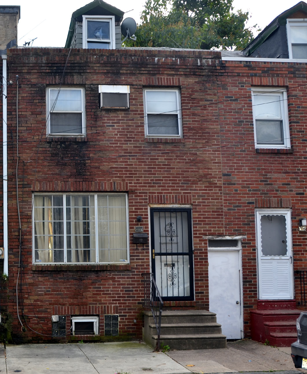 768 Mount Vernon Street, photographed October 3, 2011
