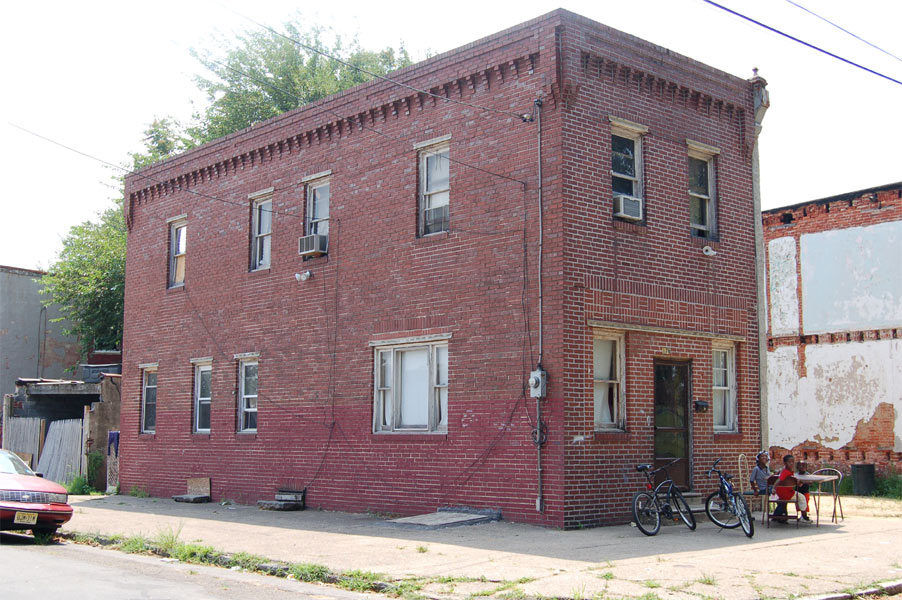 1176 Mount Vernon Street, photographed August 2, 2006