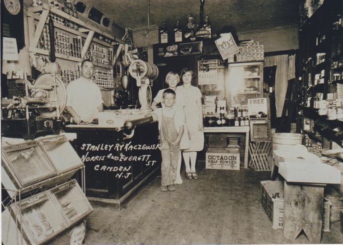 Stanley Rykaczewski behind the counter of his grocery store at 1501 Norris Street