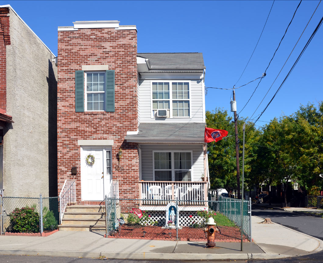 1011 Penn Street, built 2000s, October 16, 2011