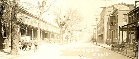 Pine Street east of South 5th Street, circa 1906, showing Turner Hall on the right