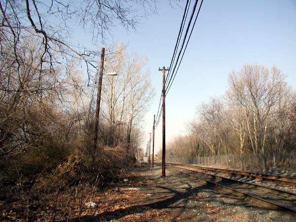Railroad Avenue looking northwest from Ferry Avenue — old street lamp on pole, February 2004