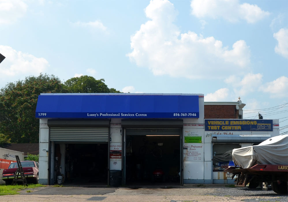 1799 River Avenue — Larry's Professional Service Center, 2011