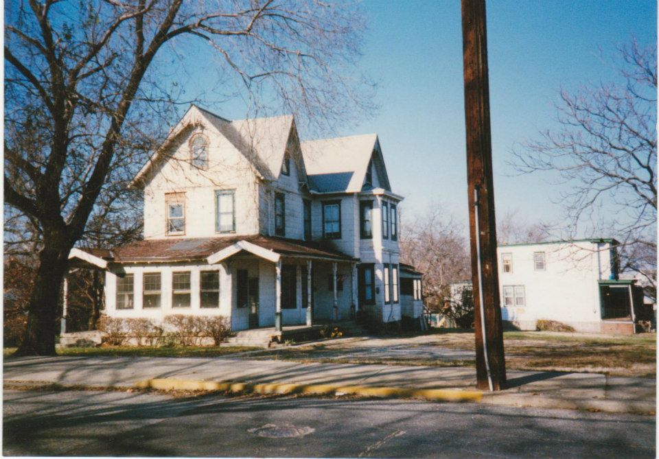3525 River Avenue, 1980s