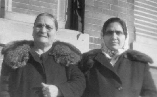 Maria Vittoria d'Alessandro and her daughter Nunziata DiRenzo at 311 Royden Street, 1940s