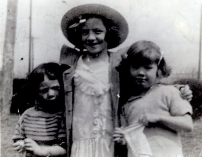 Pyne Poynt Park, Easter 1943. Elaine, Irene, & Dorothy 'Dot' Cowley of 1020 Segal Street