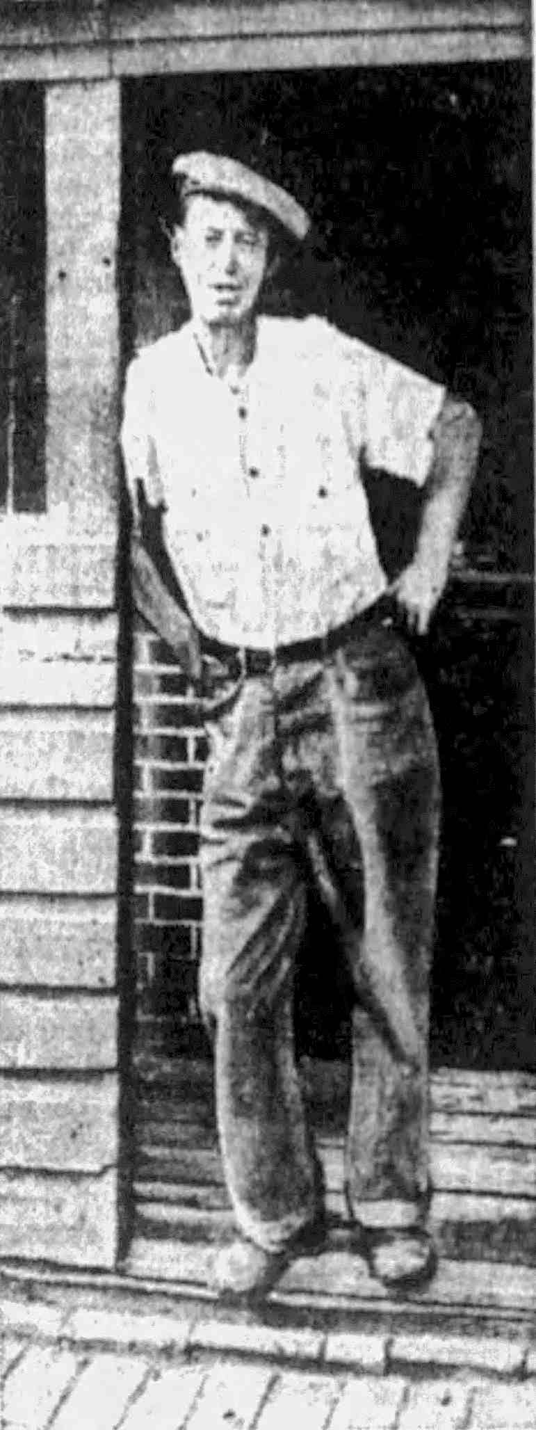 Two photos of Liney Ditch residents, October 1932