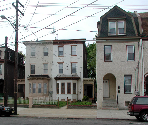 124–122 & 120 State Street — Looking South from Howard Street
