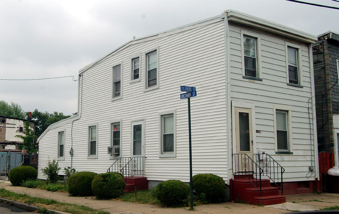 1129 Sycamore Street, photograph taken June 10, 2011