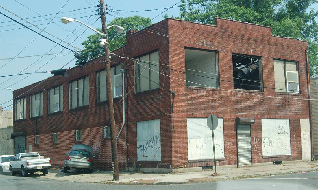 1251–1253 Sycamore Street, Northeast Corner, building erected after 1928, June 10, 2011