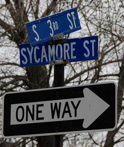 Street sign at South 3rd Street and Sycamore Street