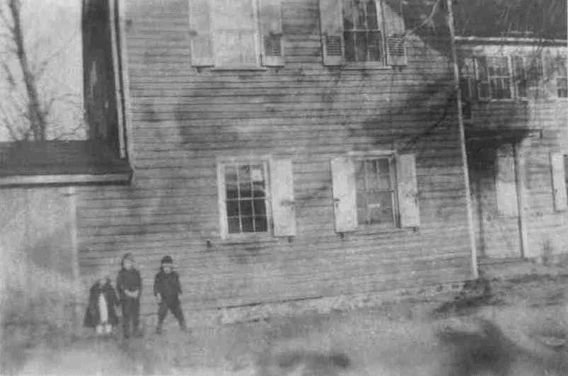 Julia, Roger, and David Haines in Voorhees, 1910s