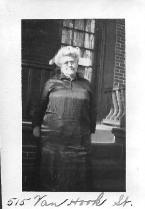 Maudelena Bunting — circa 1918