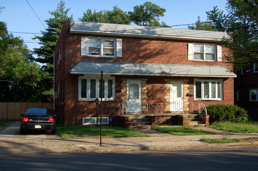 2929–2931 Waldorf Avenue, July 7, 2006