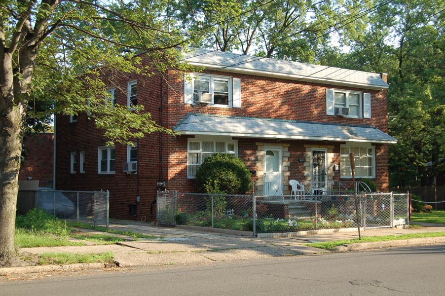 2937–2939 Waldorf Avenue, July 7, 2006