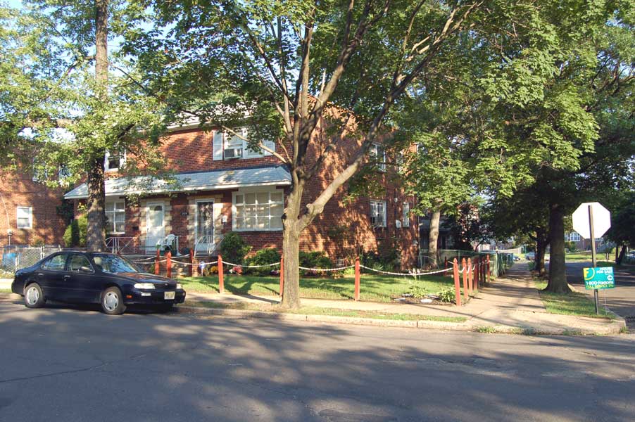 2937–2939 Waldorf Avenue, July 7, 2006