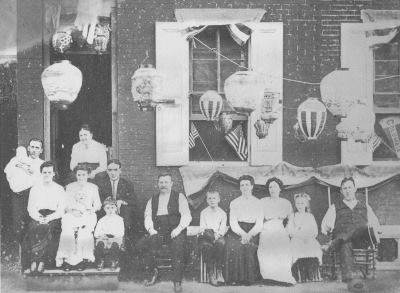 344 Walnut Street, Thomas Kelly family photo, 1914