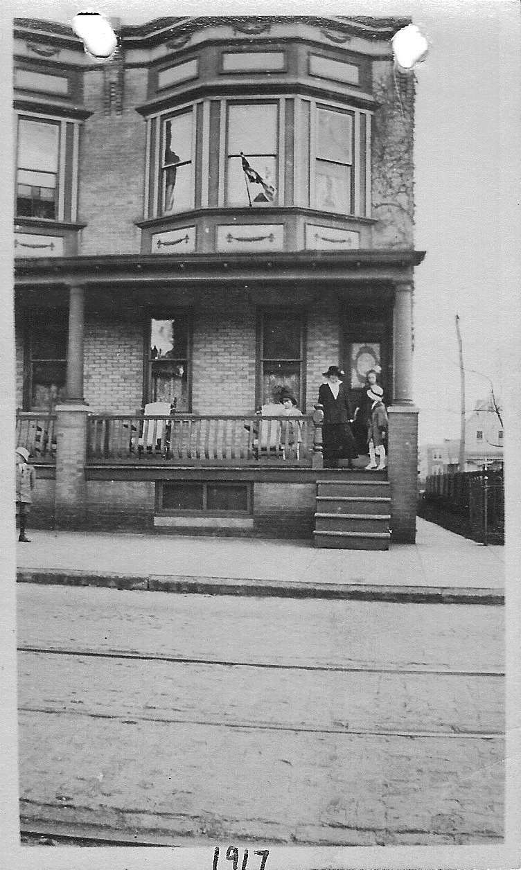 2702 Westfield Avenue, Parker family, 1917