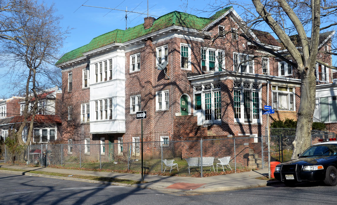 1525–1527 Wildwood Avenue, January 4, 2012