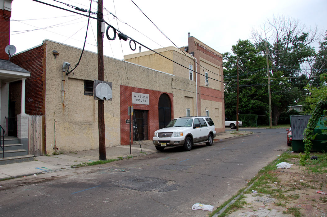 Winslow Court, 1913–1921 Broadway — June 27, 2011