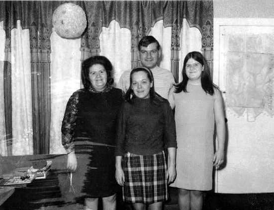 Edward Williams family at 60 Wood Street, 1947
