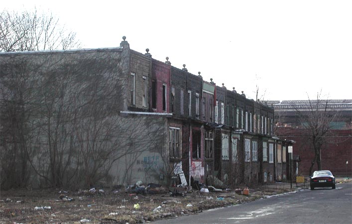 500 block of Woodland Avenue as seen from Broadway, February 2004