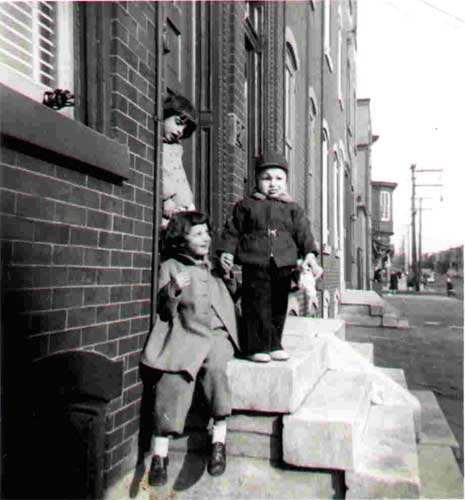 Looking east on York Street from 2nd Street, early 1950s — Dianna & Marilyn Luggi & Jim Bessing Jr.