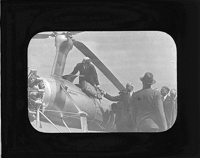 Autogyro delivering mail at Philadelphia