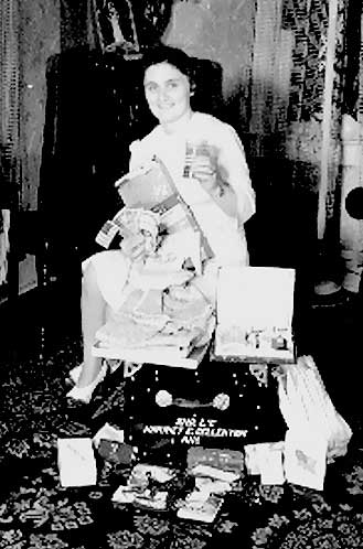 Second Lieutenant Harriet Gellenthin packing in preparation for going overseas, 1942