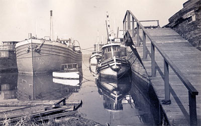 L.B. SHAW tugboats at Cramer Hill, September 1940