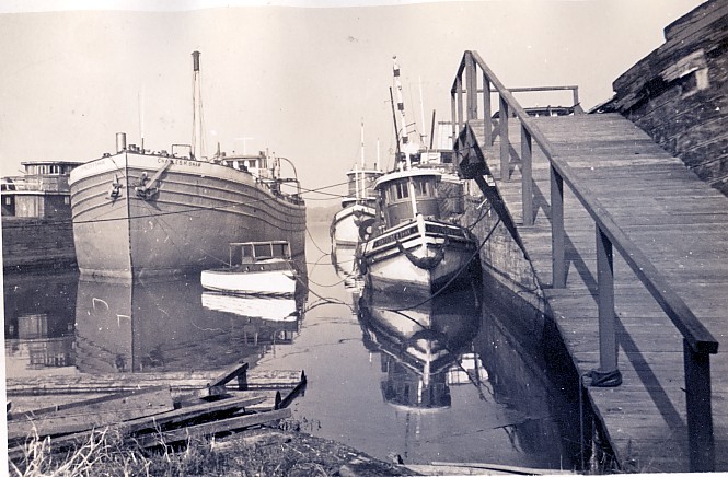 L.B. SHAW tugboats at Cramer Hill, September 1940 — CHARLES M. SHAW at left