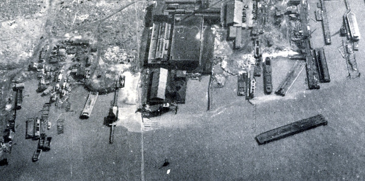North Camden, late 1920s, shipyards and piers — John R. Evans leather factory at top of photo