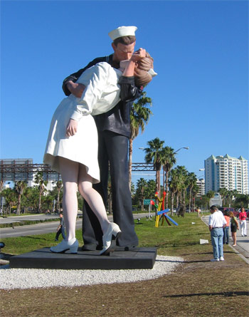 Unconditional Surrender — 25' tall statue in Sarasota, FL, 2006, sculpture by J. Seward Johnson