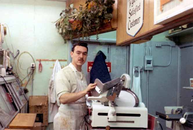Earl Crim at Litwin Brothers Market, 1970-1971