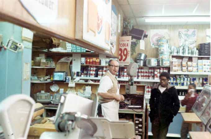 Ed Litwin and Robert Pratt at Litwin Brothers Market, 1970-1971