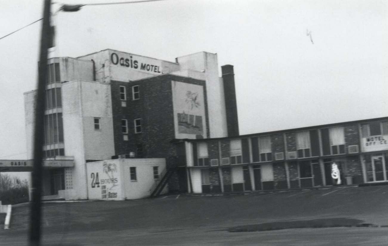 Oasis Motel, 2000 Admiral Wilson Boulevard, November 26, 1996 — photo by Lisa Star