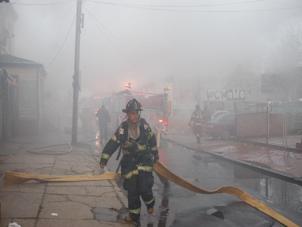 Heavy smoke at Bailey Street fire, December 13, 2007