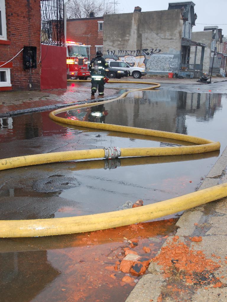 Hose crew at Bailey Street fire, December 13, 2007