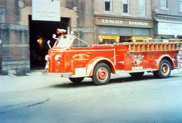 Engine Company 3, 1953 — American LaFrance Pumper 1000 gpm