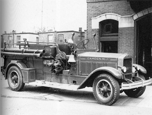 Engine Company 6 — 1934 American LaFrance 1000 GPM Pumper, July 1960