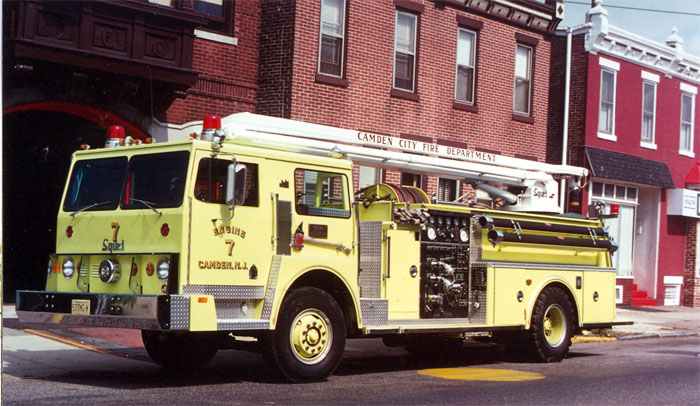 Engine Company 7, 1976 — 1976 Pierce Squirt 1000 GPM