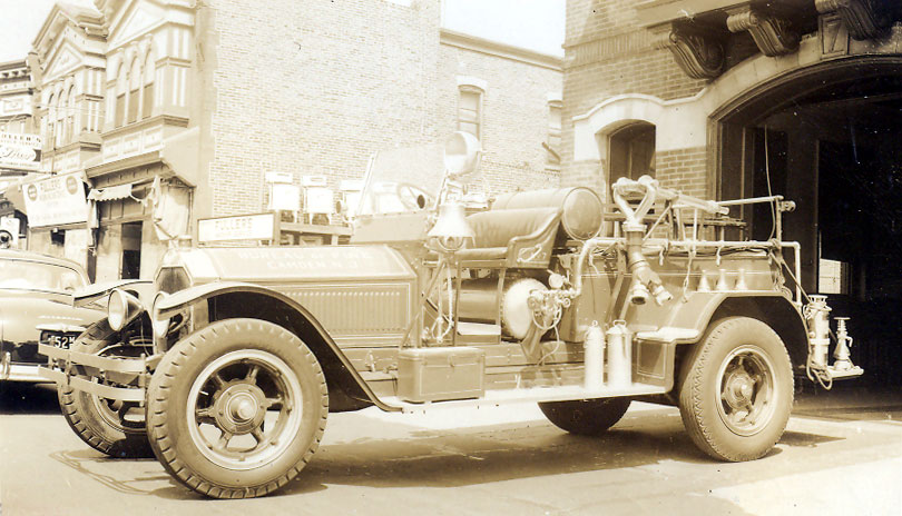 Engine Company 7, June 15, 1952 — 1928 American LaFrance Combination #6305