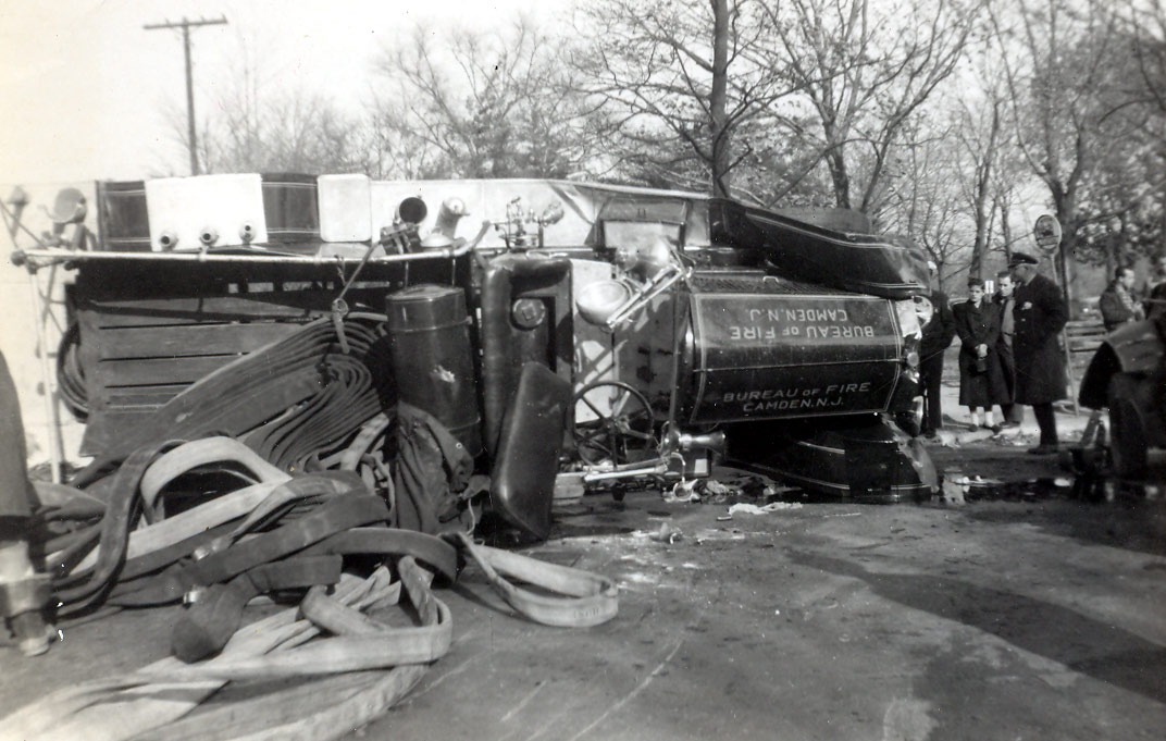 Engine Company 7, circa 1950 — 1927 American LaFrance Pumper accident, 3 firemen injured