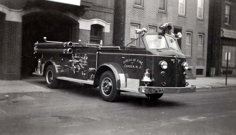 Engine Company 7, 1954 — 1954 American LaFrance 1000 GPM Pumper