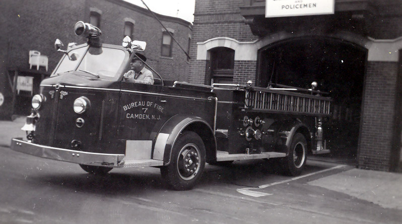 Engine Company 7, 1954 — 1954 American LaFrance 1000 GPM Pumper