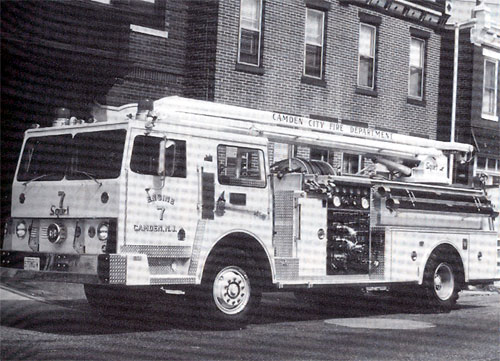 Engine Company 7, 1976 — 1976 Pierce Squirt 1000 GPM