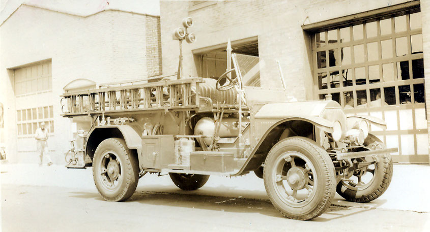 1926 American LaFrance Wagon Combination, photographed June 16, 1952